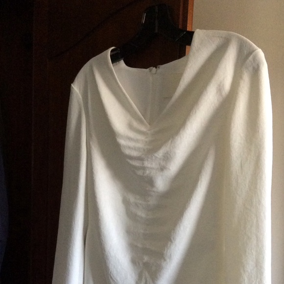 White clothing  size is 2 - Picture 1 of 1